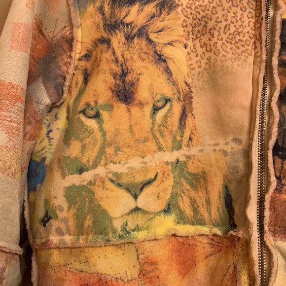 Women’s. Faux shearling jacket.   Unique - Picture 4 of 5